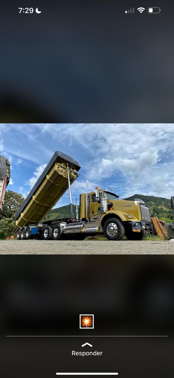 Transporte especializado de carga terrestre